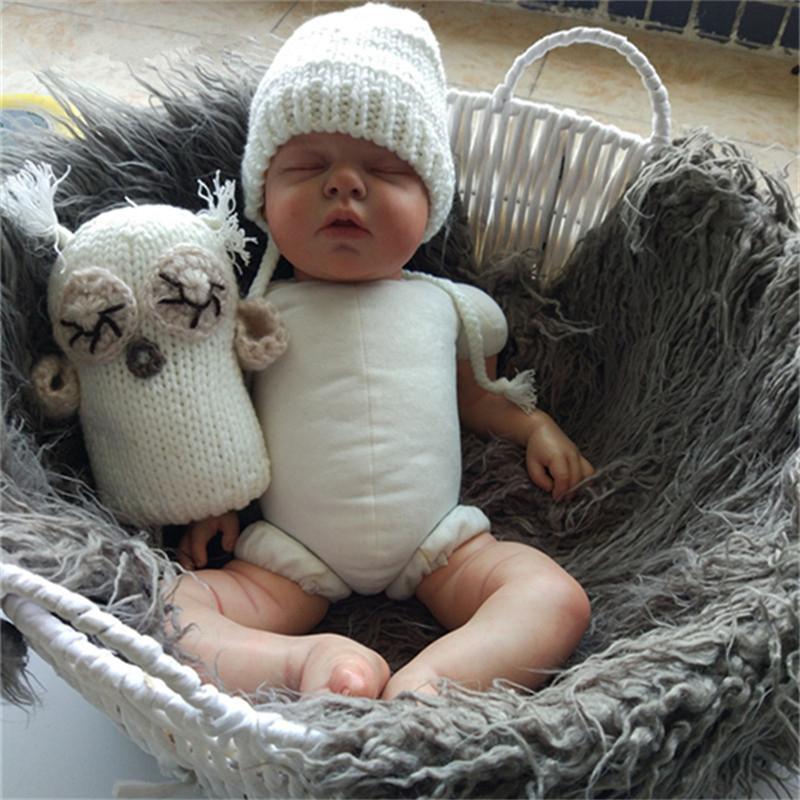 Bonnet tricoté & doudou bébé